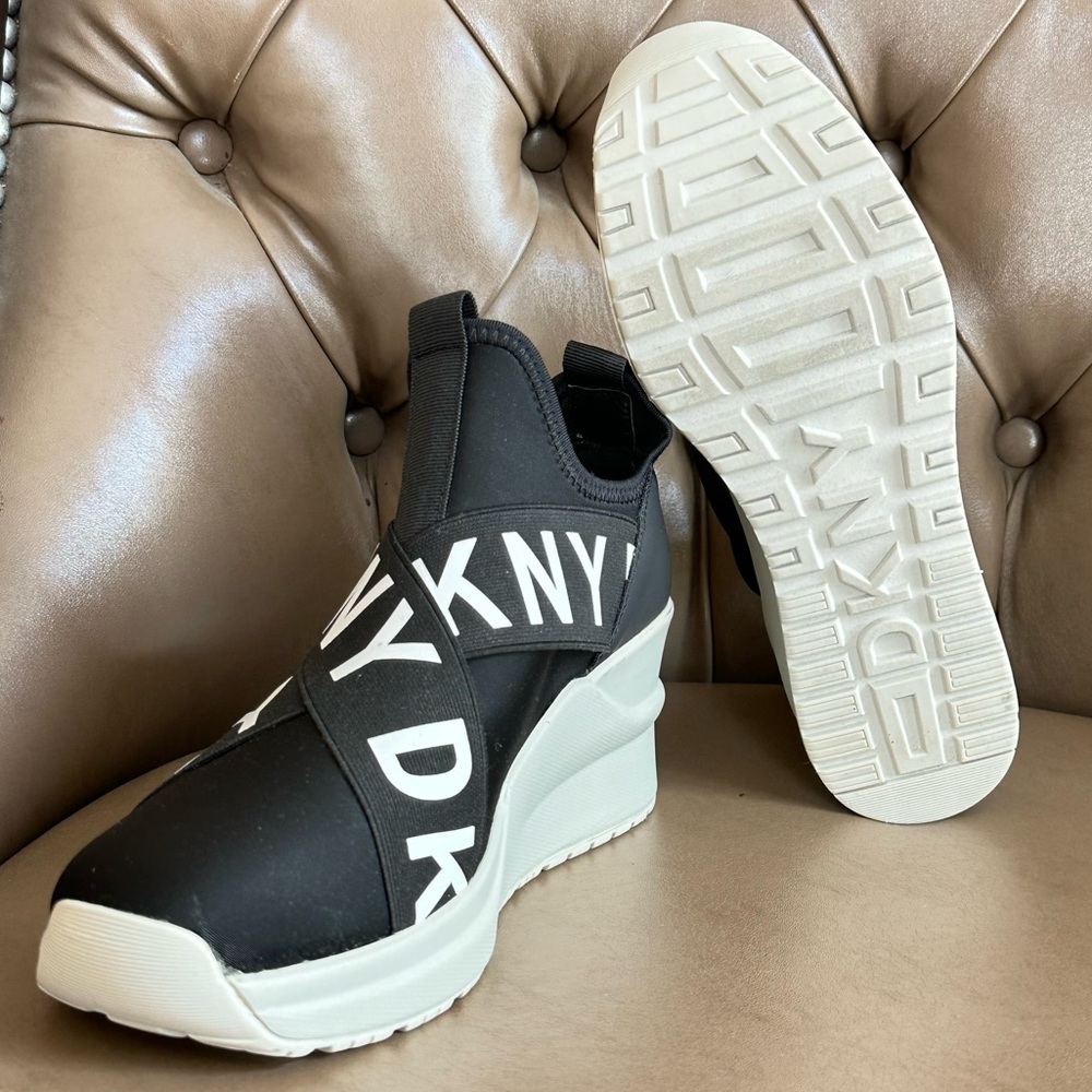 Nwot DKNY Leya Sneaker Wedge